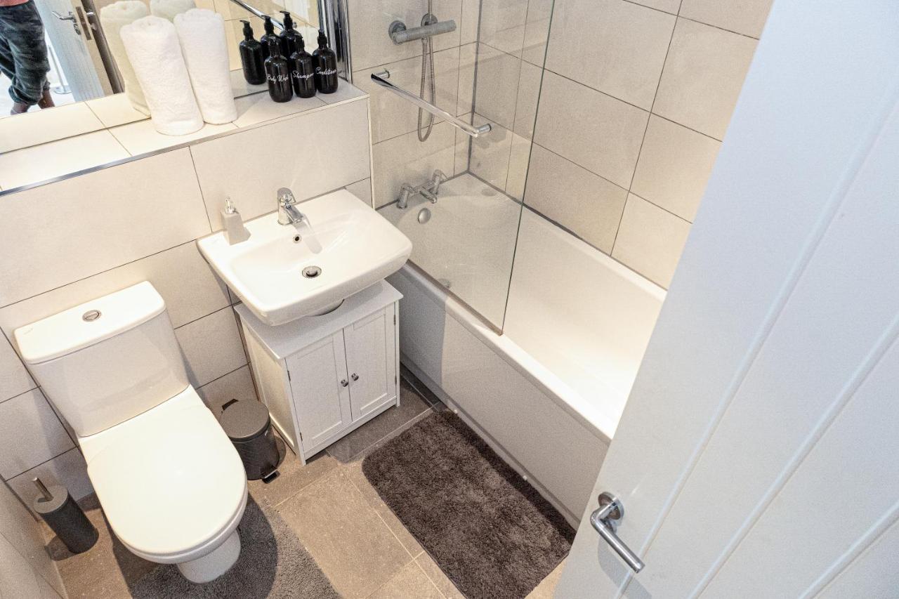 Private Room In A New Build Heanor Exterior foto